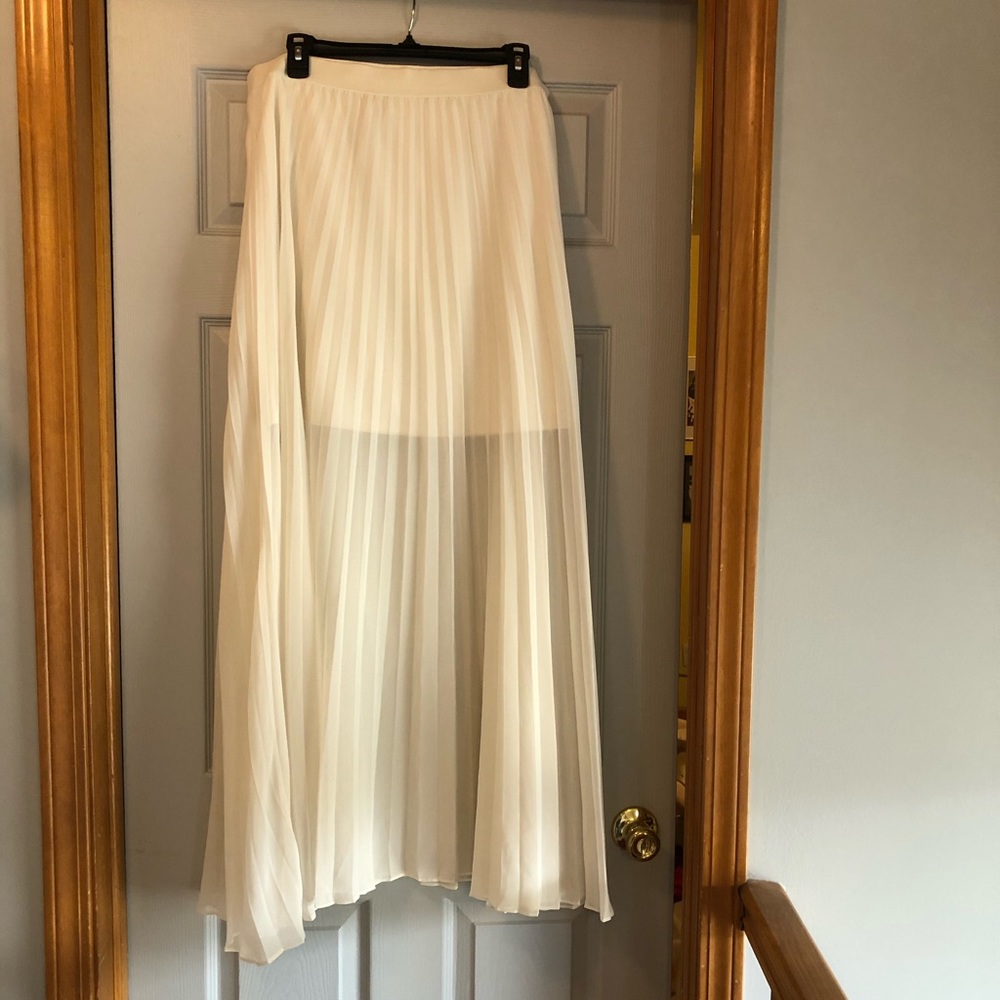 Maxi pleated Lauren Conrad skirt